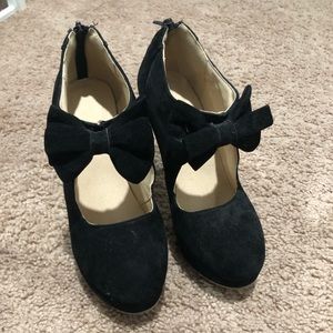 Black bow high heels